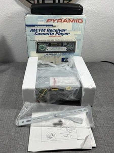 Radio Cassette Estéreo Coche Pirámide De Colección Am/Fm Cara Desmontable #2800D RARO - Imagen 1 de 8