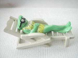 KLIMA K170 Miniature statuette en porcelaine - GRENOUILLE A LA PLAGE N° 1 FROG - Imagen 1 de 4