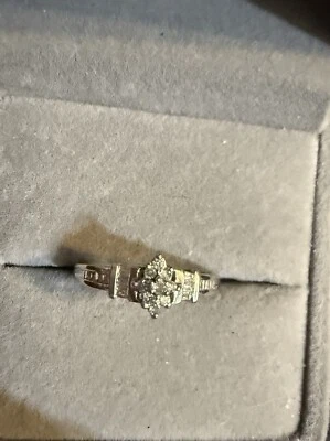 10K  Gold Round & Baguette Diamond .30 Ct Engagement Wedding Promise Ring Size 6 - Image 1 of 4