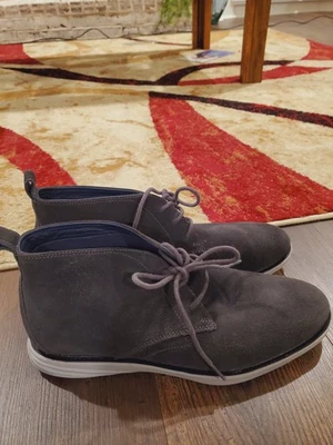 Hombres Cole Haan Grand Revolution Gris Gamuza Chukka Botas Talla 11.5M Foto 1 de 4