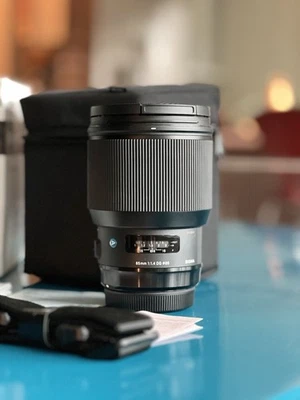 Teleobjetivo Sigma Art 85 mm F/1,4 DG HSM para Canon EF Y base USB UD-01 Foto 1 de 4