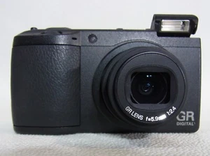 RICOH  GR DIGITAL Ⅱ,Black,2.7in,10MP,f/2.4 Excellent from JAPAN RICOH USED - Picture 1 of 24
