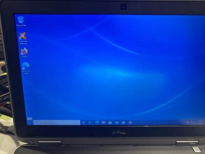 Dell Latitude E6320 Core i5 2540M 2,60 GHz 4 GB RAM 320 GB HDD 13,3" con estación base Foto 1 de 4