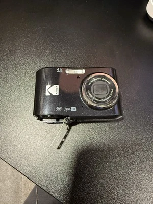 Kodak PIXPRO FZ45 Digital Camera Black, 2.7" LCD, 16MP Missing Door Read Details - Image 1 of 4