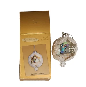 Hallmark Keepsake Ornament Snow Day Magic 2005 Club Exclusive Lighted - Picture 1 of 4