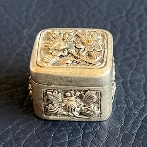 Antique Chinese Marked Small Sterling Silver Snuff Pill Box Engraved Flowers - Picture 1 of 7