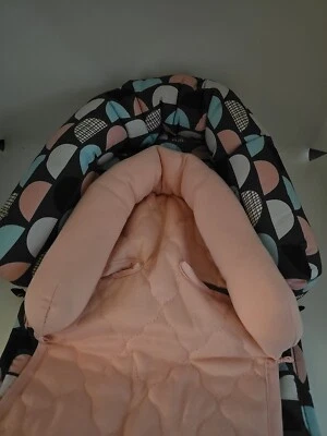 Cochecito de asiento de coche dúo 2 en 1 con soporte para cabeza de bebé Travel Bug rosa geométrico Nuevo de Lote Antiguo Foto 1 de 4