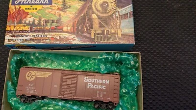 Athearn HO 40' Box Car SP #127430, Nice - Image 1 of 4