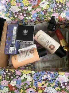 Luxury beauty box bundle with skincare, body care, haircare and more (rrp £135) - Picture 1 of 3