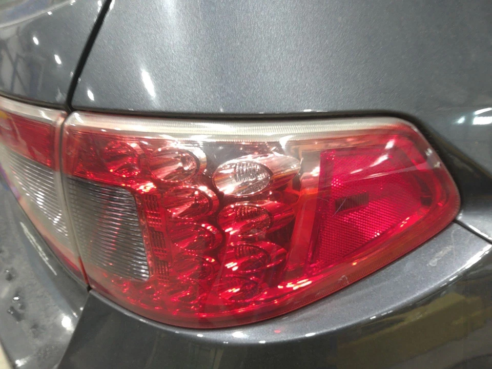 08-14 Conjunto de luces traseras para vagón Subaru WRX Impreza lado derecho del pasajero OEM Foto 1 de 2