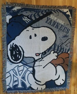 Northwest Company 2015 New York Yankees Peanuts Snoopy Tapestry Throw Blanket - Picture 1 of 12