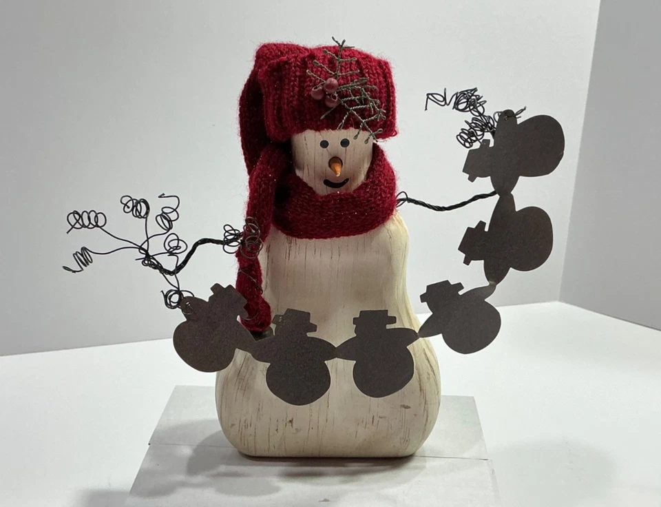 Деревянный снеговик с шарфом высотой 8-1/2 дюйма с металлическим вырезом снеговика зимний декор - Изображение 1 из 4