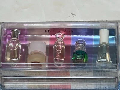 MINI SET DE REGALO CINCO ESTRELLAS 5 PIEZAS - TOMMY GIRL+PLACERES+CLÍNICA SIMPLE+TRUE STAR+ Foto 1 de 3