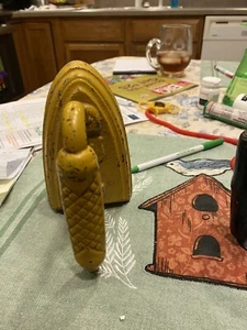 vintage iron made of cast-iron and says number six on it - Picture 1 of 4