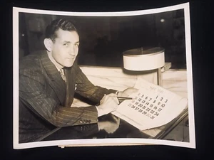 1941 DRAHTFOTO TIGER CHARLIE GEHRINGER MARKIERT LETZTEN GEBURTSTAG IN MAJOR LEAGUE - Bild 1 von 3