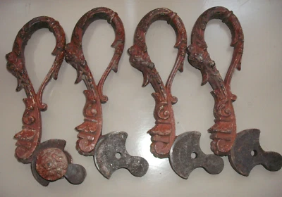 Anciennes poignées de crèmone en fonte XIXème - Photo 1/4