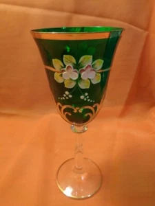 Böhmische Weinglas grün mit Blume 21 cm von Bohemia - Picture 1 of 1