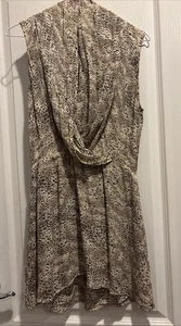 Mini vestido Parker para mujer con estampado de leopardo envolvente mediano sin mangas 100 % seda - Imagen 1 de 10