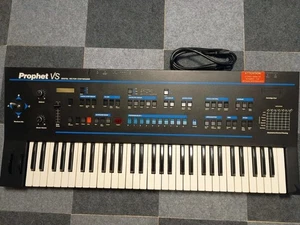 SEQUENTIAL CIRCUITS PROPHET VS SYNTHESIZER 100-240V - Picture 1 of 9