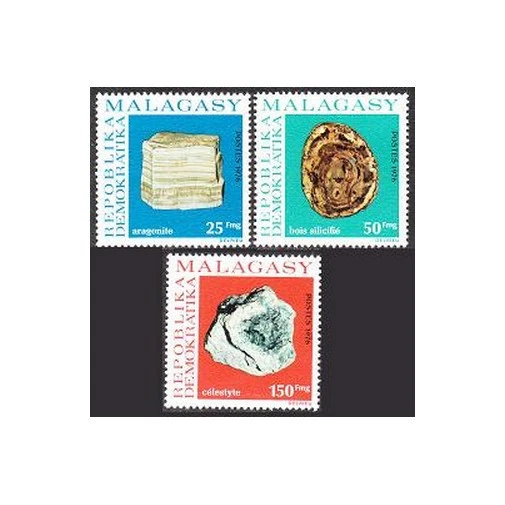 Malagasy 550-552,MNH.Mi 791-793.Minerals 1976.Aragonite,Petrified wood,Celestite - Image 1 of 1