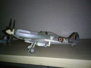 Gebaute Spitfire Mk IX sehr detailliert. 1/48 - Bild 1 von 1