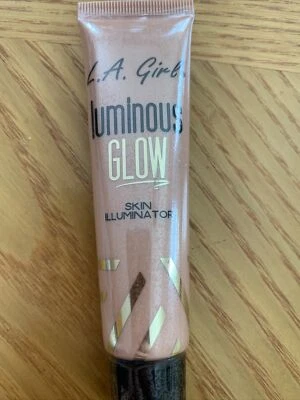 L.A. Iluminador de pele brilhante luminoso feminino GLP691 iluminado pelo sol Y - Imagem 1 de 3