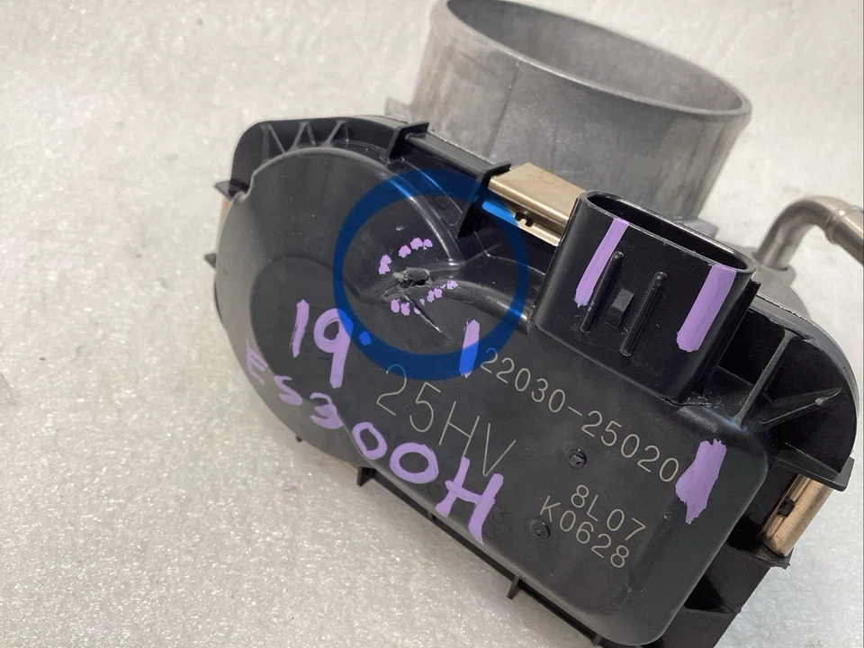 Lexus ES300H 2019-2025 carrocería del acelerador OEM 22030-25020 Foto 1 de 4