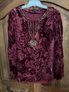 Womens burgandy ECI New York velvet embelished pullover blouse with cami - Picture 1 of 4