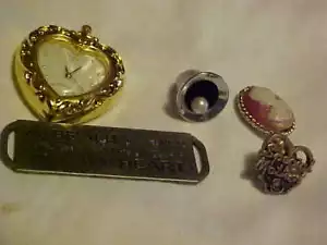 LOT OF 5 MISC. JEWELRY, ITEMS, BELL CAMEO HEART SPECIAL MOTHER PIN PLAQUE - Picture 1 of 3