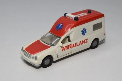 Ambulancia B67 1:55 SIKU 1931 MERCEDES-BENZ BINZ A 2002 AMBULANCIA BUEN ESTADO 9 Foto 1 de 4