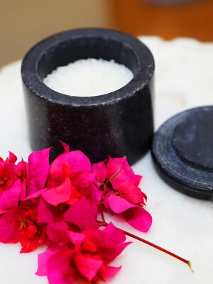 Salero de mármol con tapa, juego de 02 pellizcos color negro hechos a mano en India Foto 1 de 4