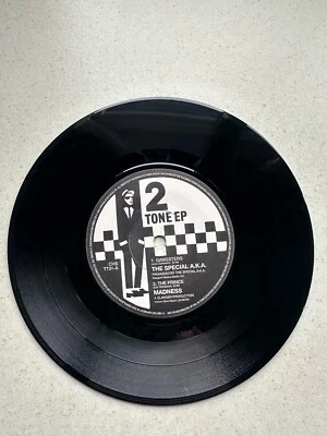 2 Tone EP - The Special. A. K. A. Madness The Beat. CHS TT 31-1. 7” Vinyl. VG+ Foto 1 de 4