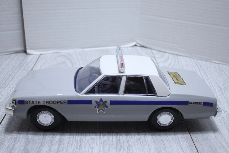 JIM BEAM GRIS STATE TROOPER COCHE WHISKY JARRA VACÍA con Caja Foto 1 de 4