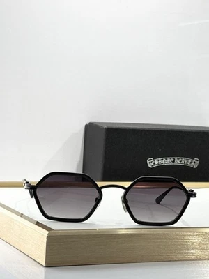 Gafas de sol negras Datass 52-22-140 diseño exclusivo cromadas corazones Foto 1 de 4