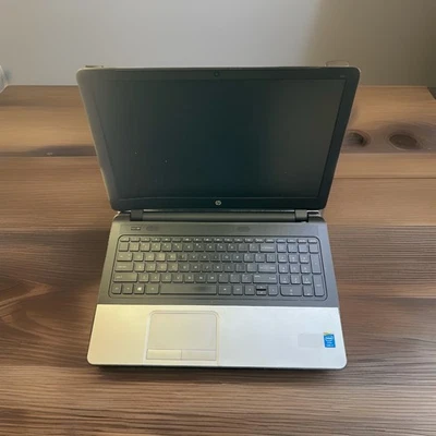 Portátil HP 350 G1 Pantalla de 15,6", Intel Core I3-4005U, Procesador de 1,70 GHz/Sin disco duro Foto 1 de 4