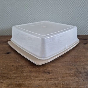 Vtg Tupperware Square Cake Cupcake Carrier Keeper Almond Base Pastry Stand - Picture 1 of 7