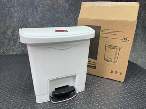 Rubbermaid Slim Jim Step-On Container, Front Step, 15L/4Gal -Unused - Picture 1 of 6