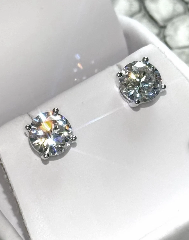 Aretes de moissanita de plata de ley Foto 1 de 1