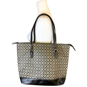 Bolso de mano Tommy Hilfiger con patrón negro - Imagen 1 de 7