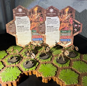 Heroscape Custom Karten & Figuren / ZWEI Grabskelette / Valkrill CS / C3V-SoV - Bild 1 von 2