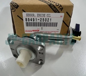 TOYOTA GENUINE ENGINE OIL LEVEL SENSOR 89491-25021 DYNA 100 LY100,DYNA 150 LY102 - Picture 1 of 5