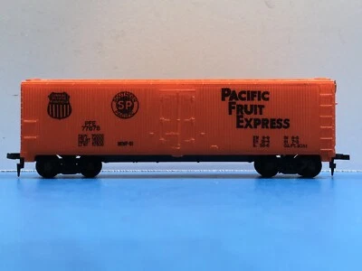 HO Scale "Pacific Fruit Express" PFE 77678 40’ Reefer Freight Train Box Car #1 - Image 1 of 4