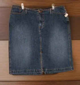 NWT Venezia Med Wash Size 18 Straight Denim Skirt Front & Back Slit Knee Length - Picture 1 of 2