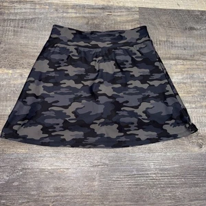 Runway Girl’s Skort Size Large 12-14 Camo Quick Dry Moisture Wicking - Picture 1 of 4