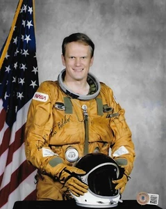 KAROL "BO" BOBKO Signed Autographed 8x10 Photo Beckett BAS COA NASA Astronaut - Picture 1 of 2