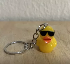 Portachiavi Cool Duck con occhiali da sole nuovo - Foto 1 di 4