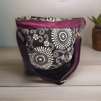 **Raro Bolso de Hombro Hobo de Lona B&W Marca Lucky con Borde de Gamuza Púrpura-Boho Foto 1 de 4