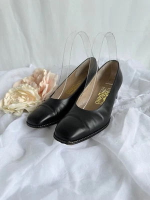 Bomba de tacón bajo italiana de cuero negro Salvatore Ferragamo de colección MUJER 6,5 clásica. Foto 1 de 4
