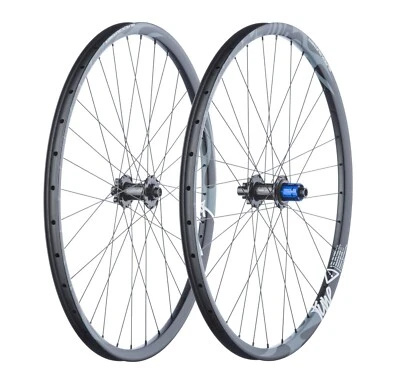 TUNE Black Burner AM Enduro Carbonfelge 29" XD Shimano King Kong Non Boost rot - Bild 1 von 3