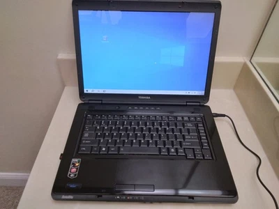 Toshiba Satellite L305D Windows 10 Amd 2.0Ghz 15.6" 500GB HD 4GB Memoria con Cargador Foto 1 de 4